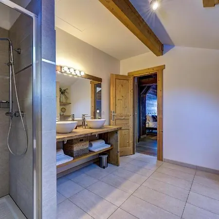 Luxury Chalet With Sauna, Hot Tub And Fireplace *